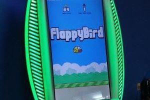 《Flappy Bird》巨屏街机版亮相